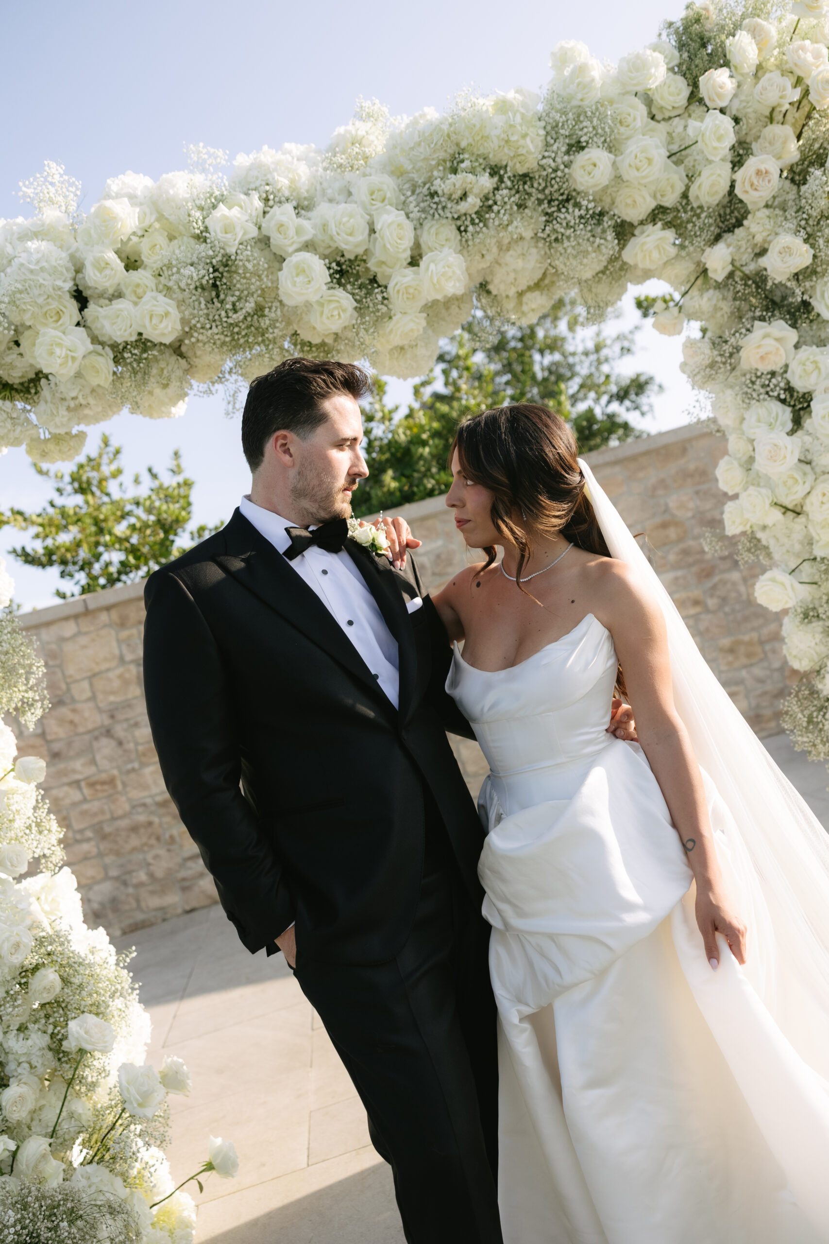 Editorial bride and groom photo under the wedding arch