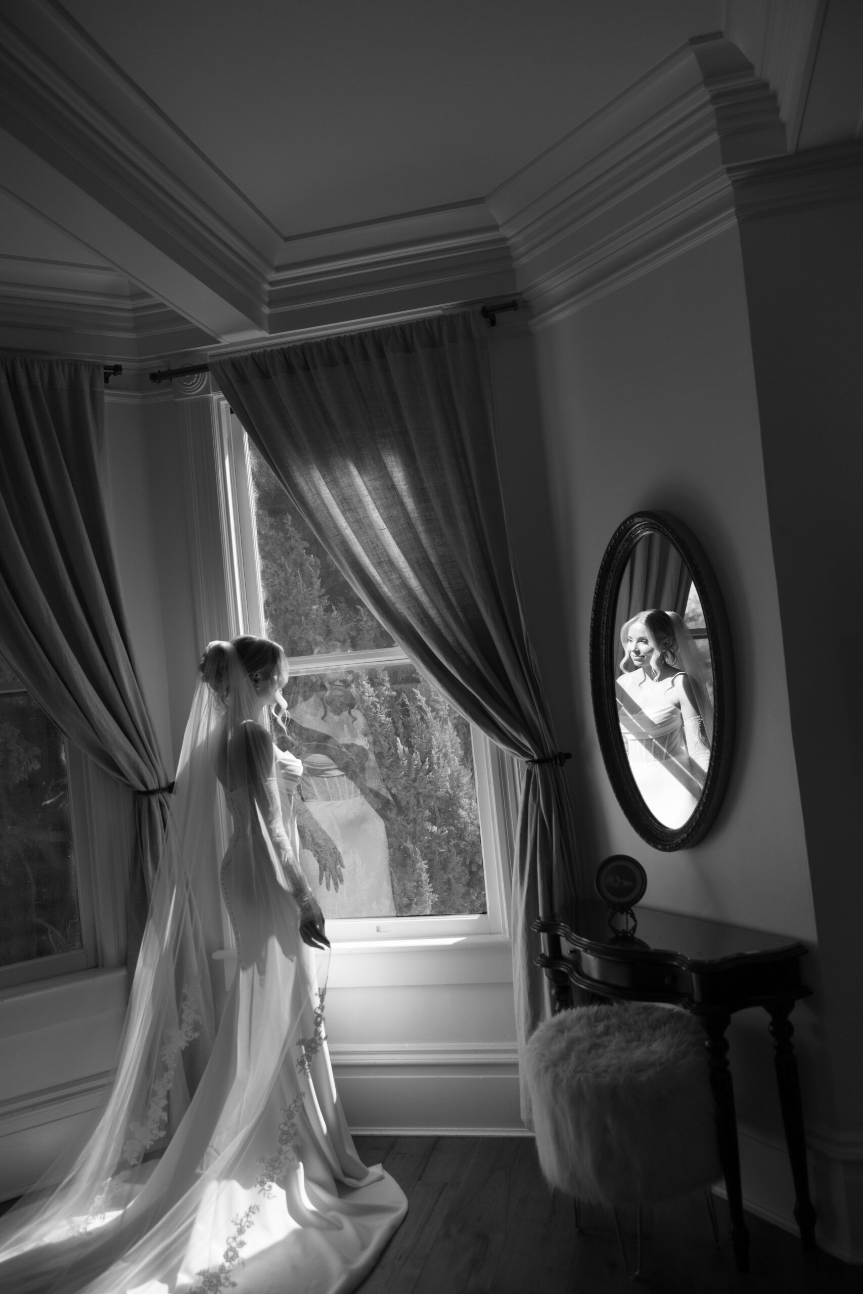 A black and white photo of a bride getting ready in the Park Winters historic inn