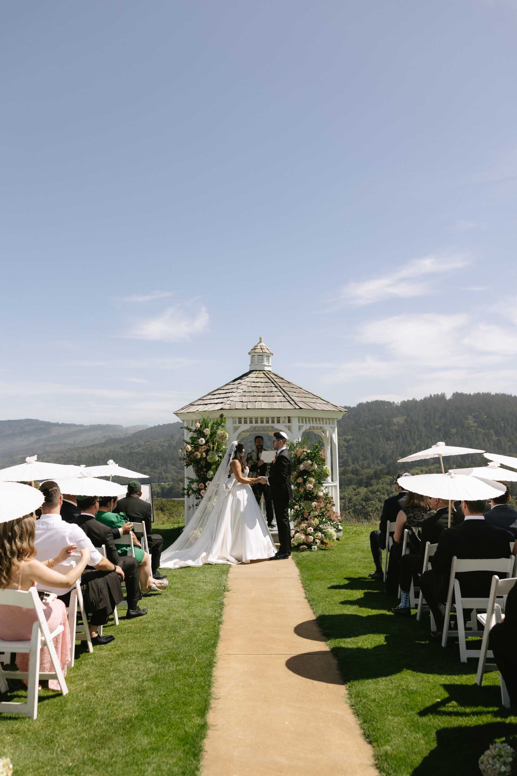 A bride and groom during a wedding ceremony at Peninsula golf and country club