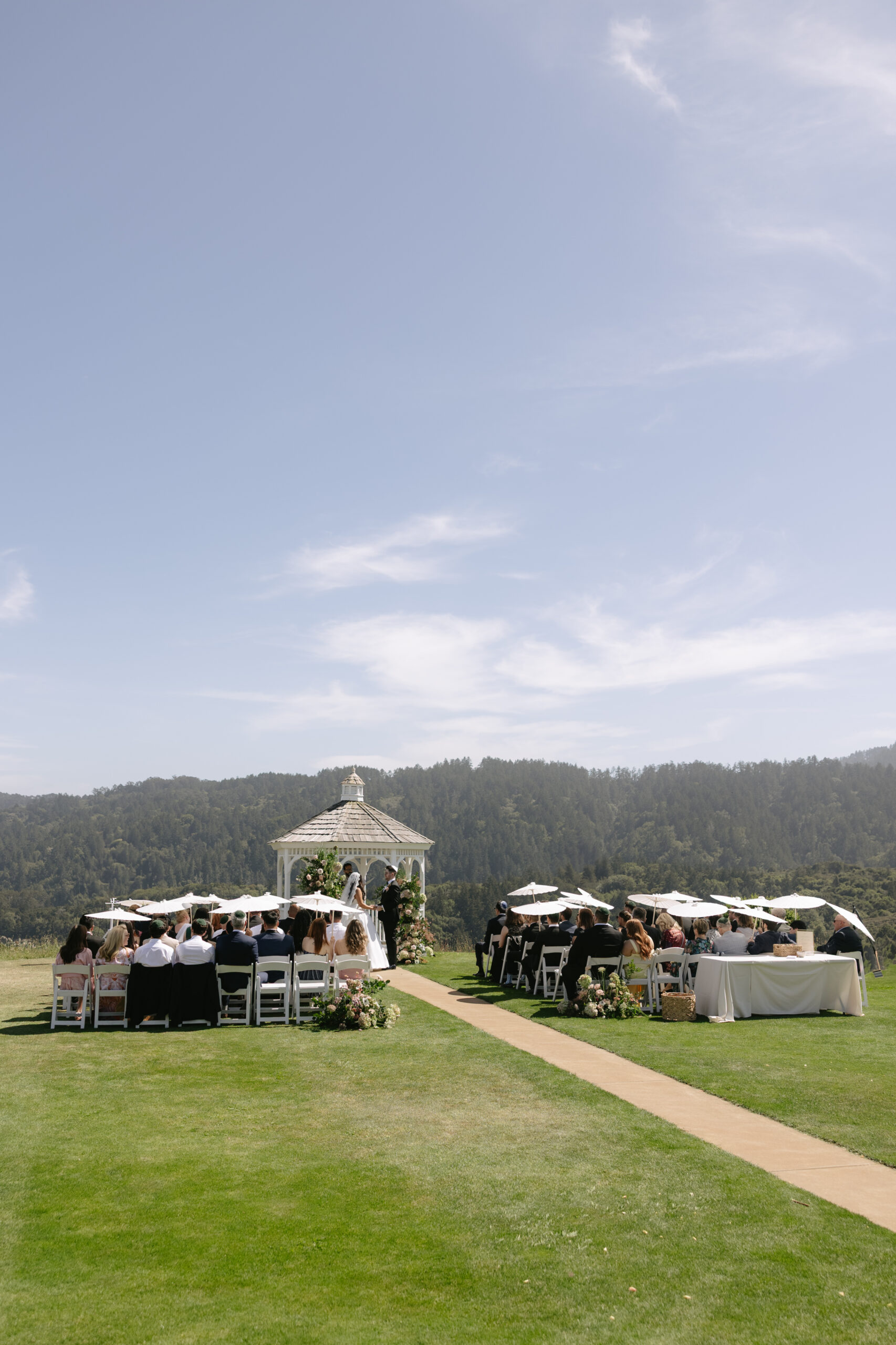 A bride and groom during a wedding ceremony at Peninsula golf and country club
